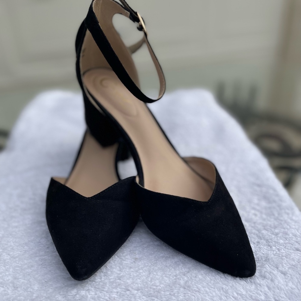 Comfort brand size 7 black low heals